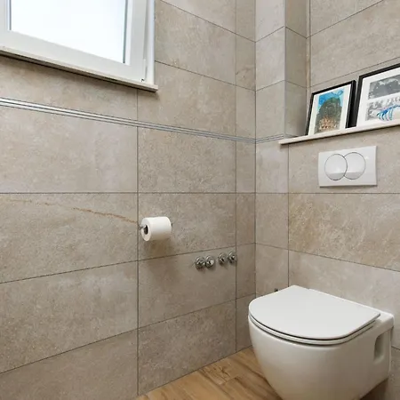 Anadea Mit Whirlpool By Interhome トロギール
